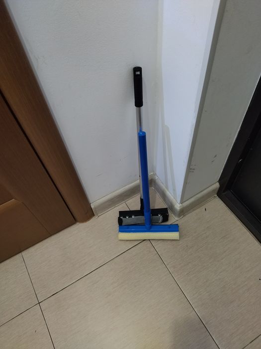 Швабры для пола  и окон