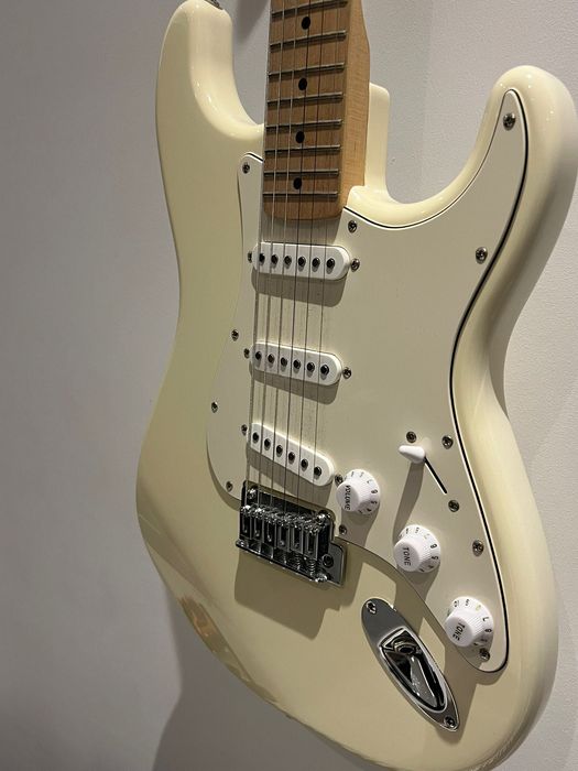 Vând chitară electrică Squier Stratocaster