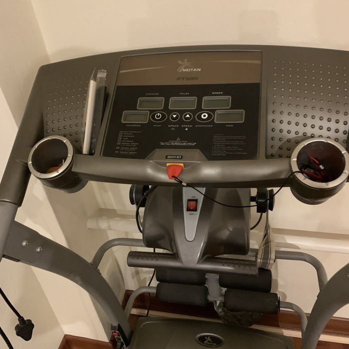 Продам срочно беговую дорожку