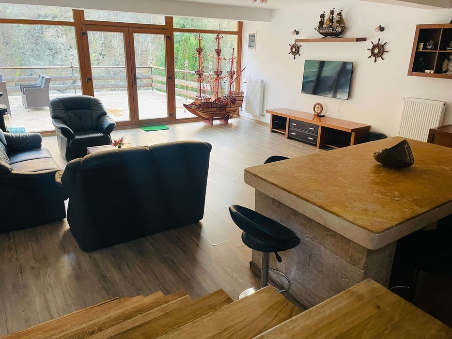 Inchiriez cabana cu ponton la lacul Tarnita