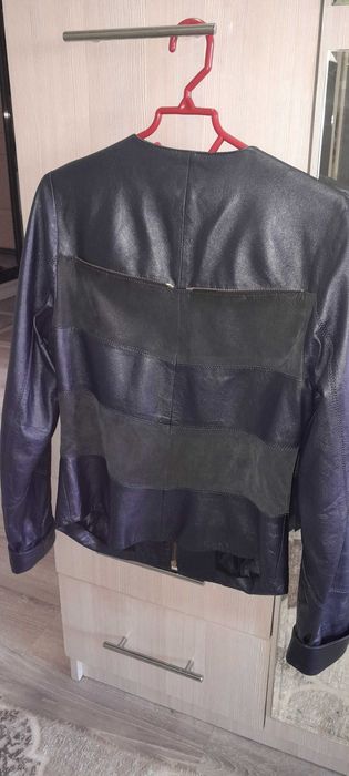 Продам кожаную куртку 10 тыс