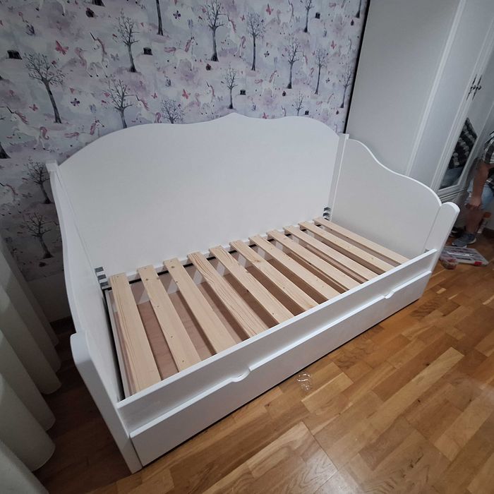 TRANSPORT GRATUIT.Pat din lemn masiv cu spatiu pt.depozitare.Cod 123