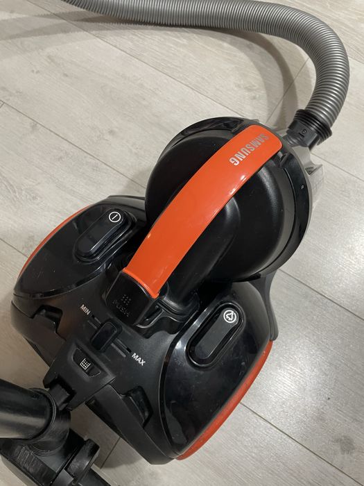 Срочно продам пылесос марки Samsung