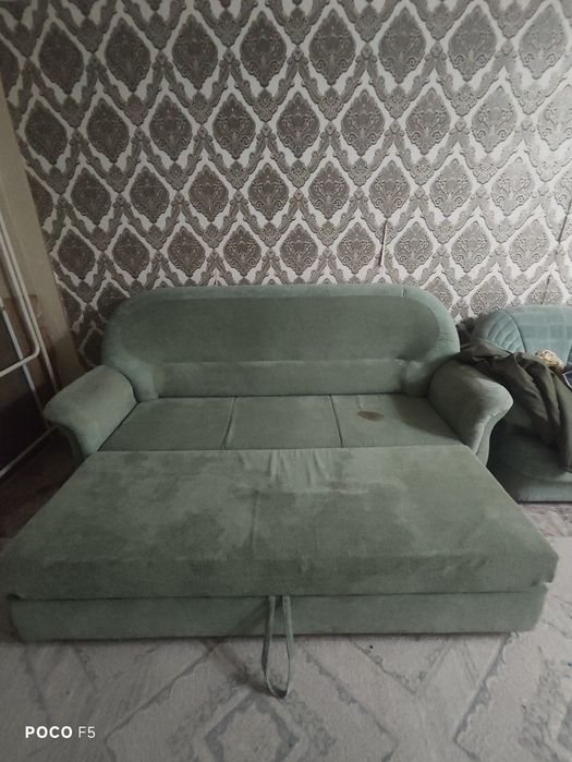 Продам диван 2метра с 2мя креслами