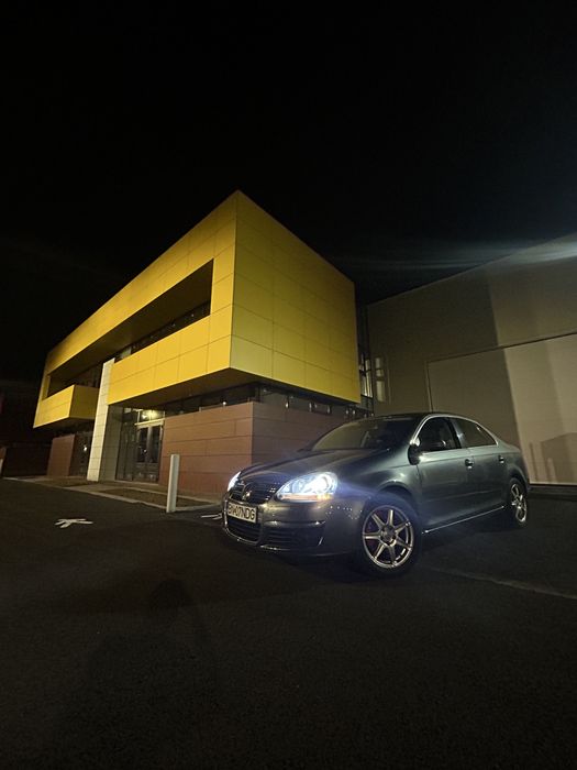 VOLKSWAGEN Jetta