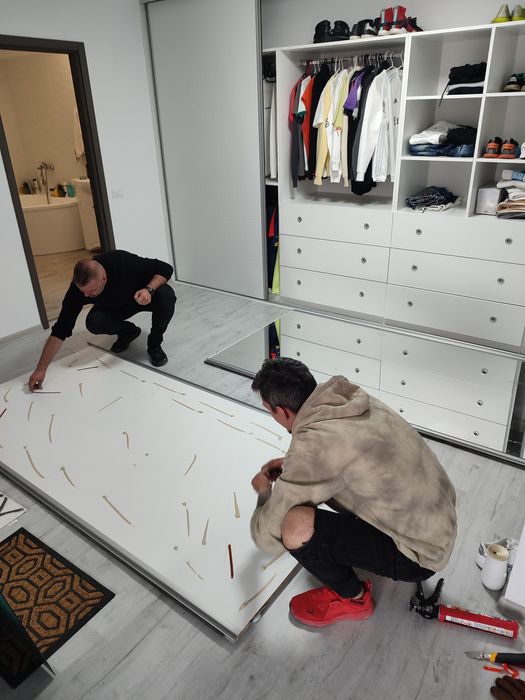 Geamgiu , tăiem si montăm geamuri la domiciliu , oglinzi