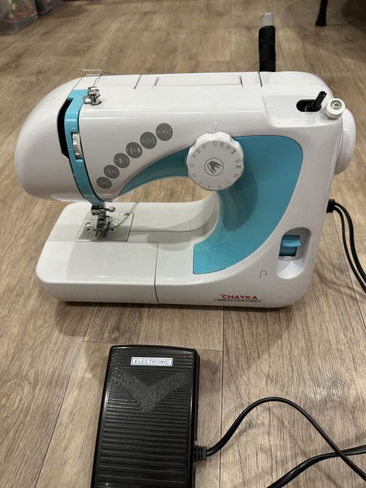 Продам швейную машинку