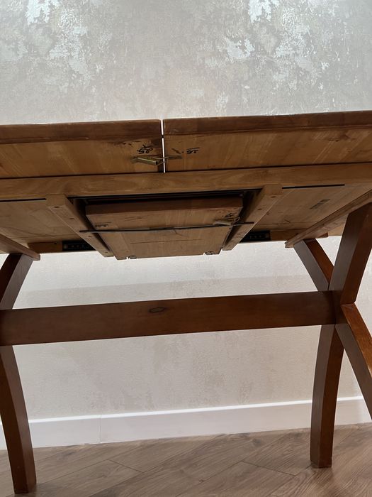 Кухонный стол.