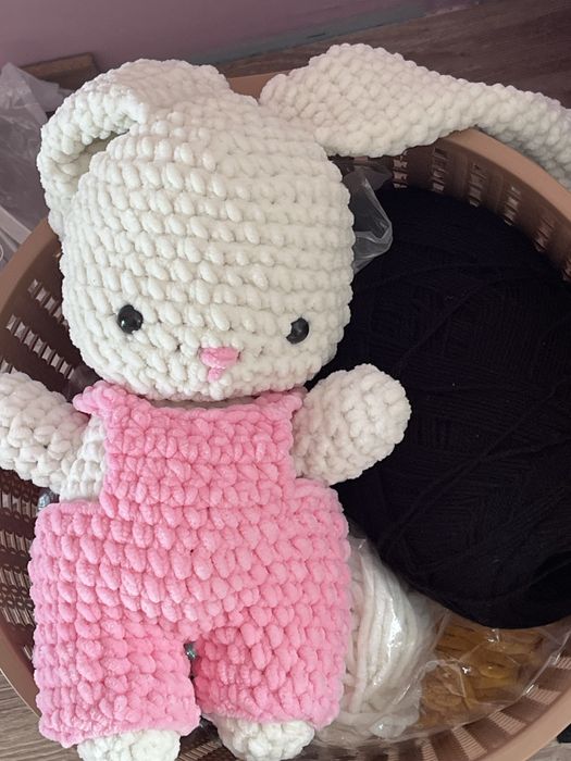 Ръчно изработени плетени зайчета- смяна на цвят и добавки налични.