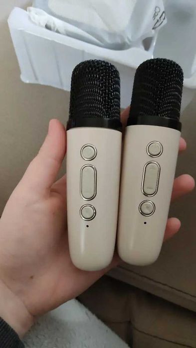 нова тонколона с 2 микрофона