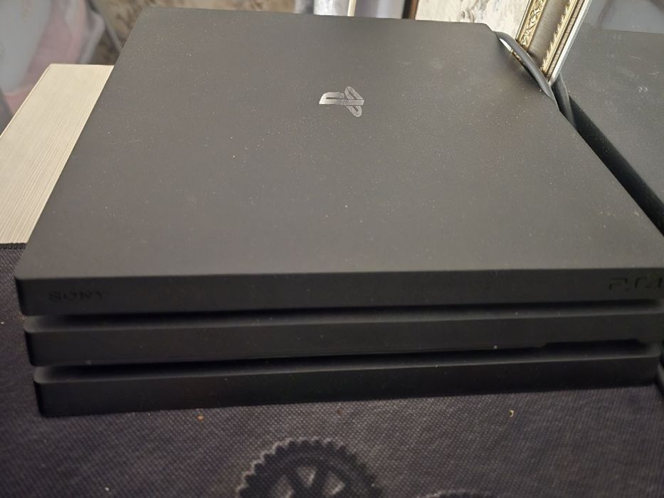 Продаю ps4 pro 9.00