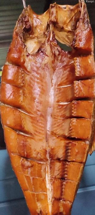 Продается копченая рыба.