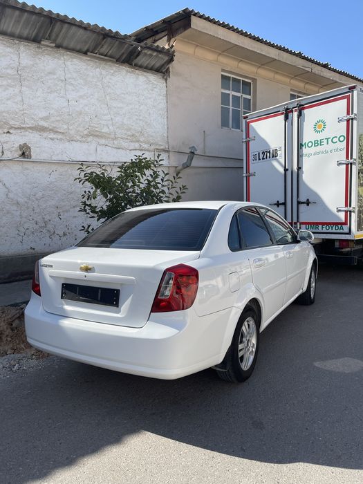 Lasetti  1.8 3 pazitsa Avtomat