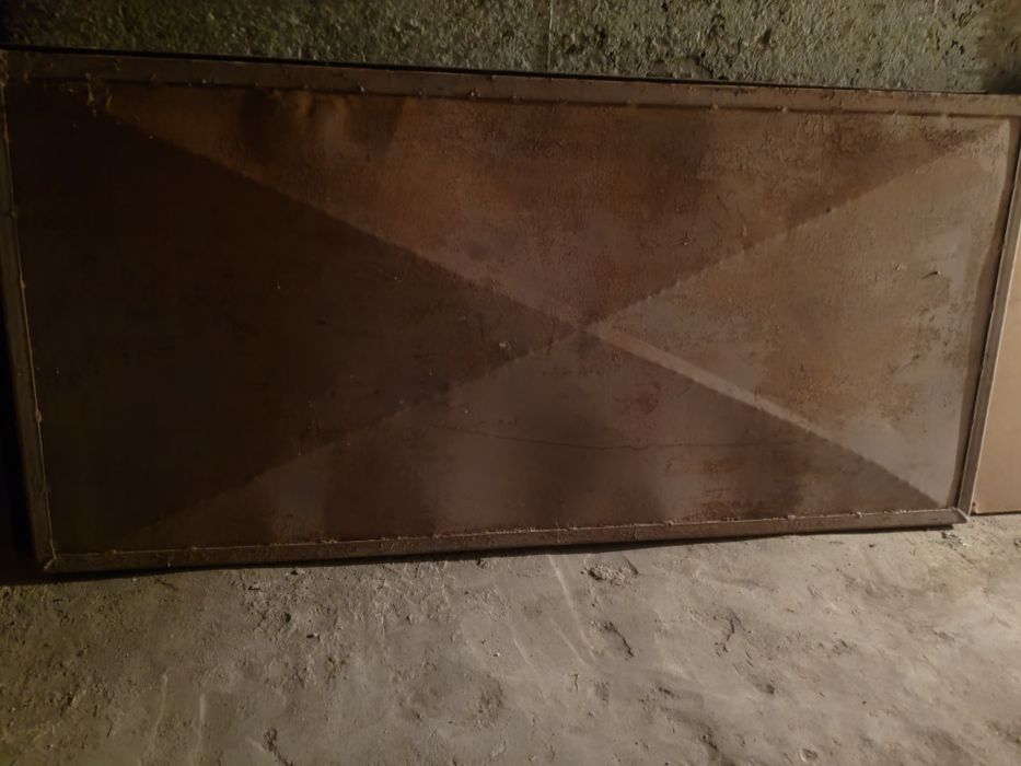 Vând două uși de garaj din tabla de 1,5 mm