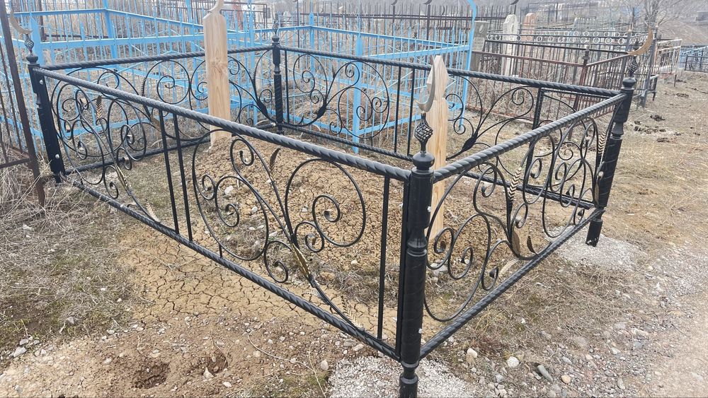 Оградки на кладбище!