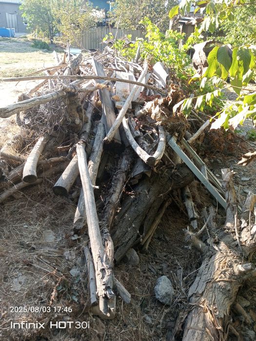 Продаются дрова цена договорная. Drovlar sotiladi, narxi kelishilgan.