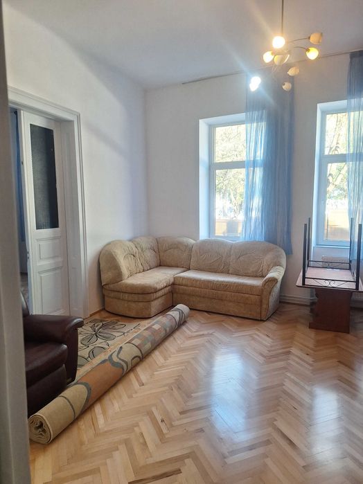 Închiriez casă/vila in Gruia ,zona 7 strazi