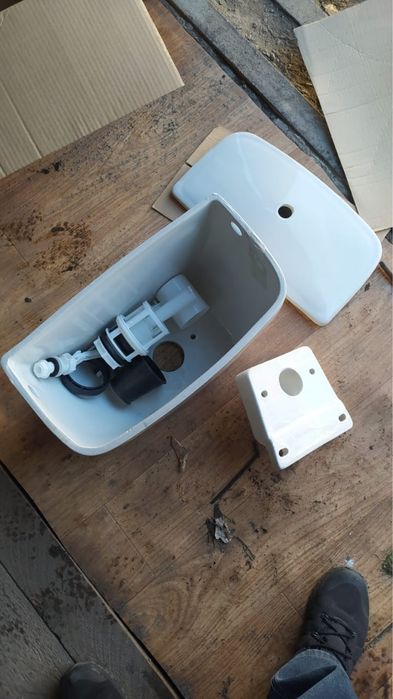 Бачок унитаза новый