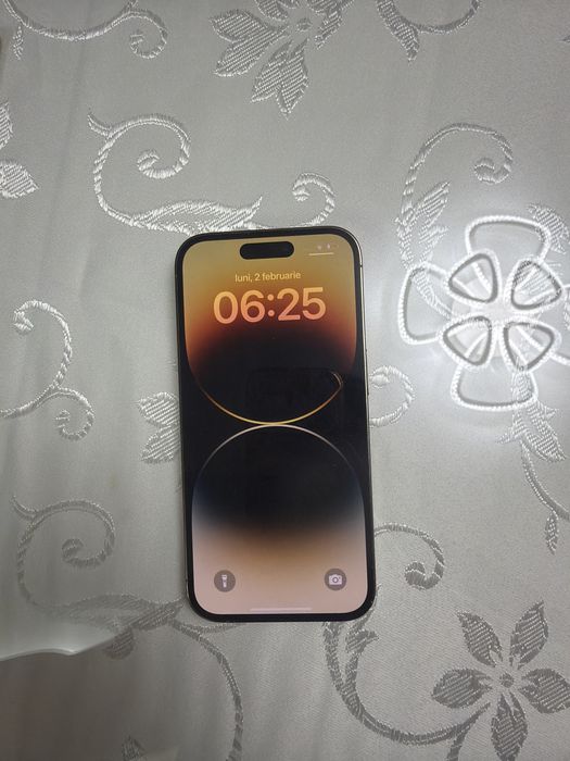 Iphone 14 pro gold