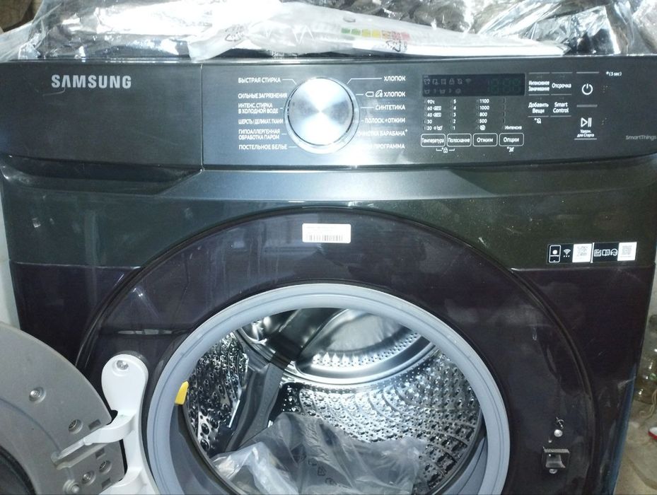 Стиральная машина Samsung WF18T8000GV — это автоматическая фронтальная