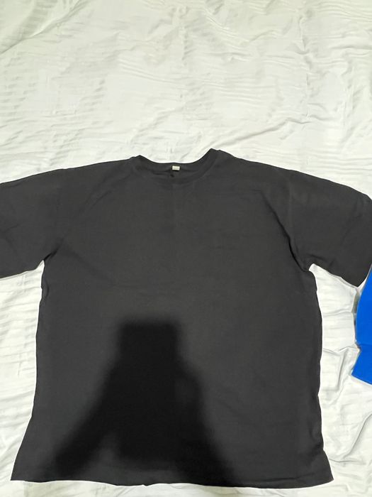 Футболка с надписью на спине