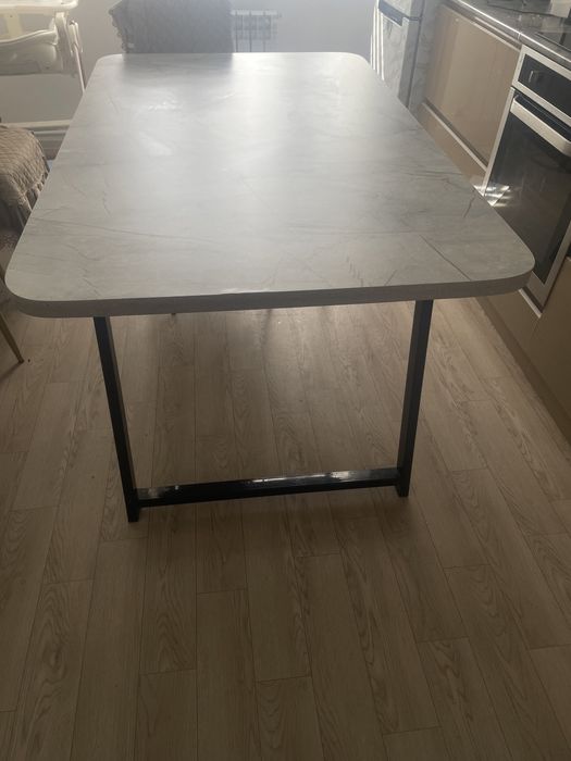 Продам кухонный стол