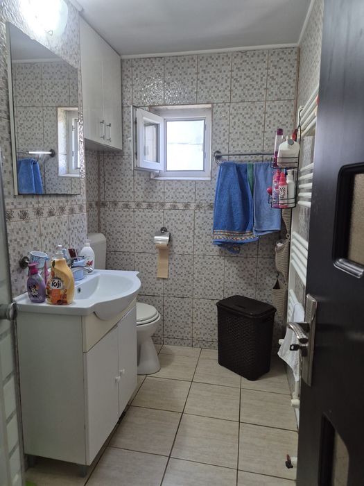 Apartament 3 camere semidecomandat
