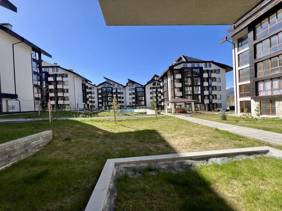 Двустаен апартамент в Жил. сграда с външен басейн в район Пирин Голф