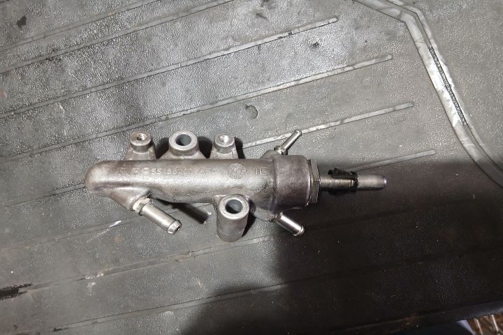 Regulator presiune combustibil pe rampa 55188200 55188200 Opel Astra