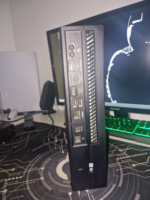 Xbox One 500 GB cu maneta