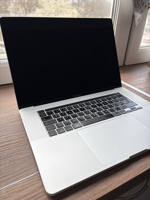 Apple MacBook Pro 16  - Core i7 / 16GB RAM / 512GB SSD / Radeon Pro 5300M