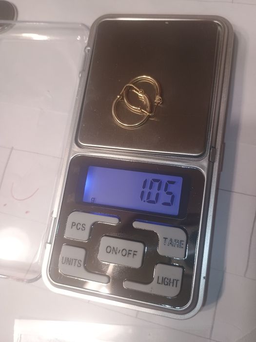 Продавам тези стандартни дамски обеци 1.05гр
