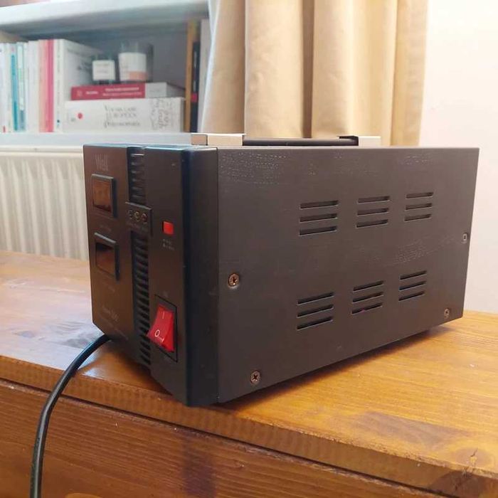 Stabilizator de tensiune cu servomotor Well Secure 500VA / 300W