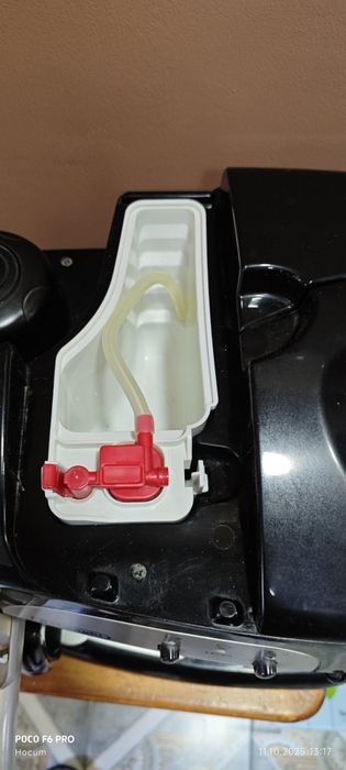 Кофеварка гейзерная , электрическая Delonghi .