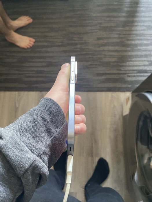 Samsung a 56 sotiladi.