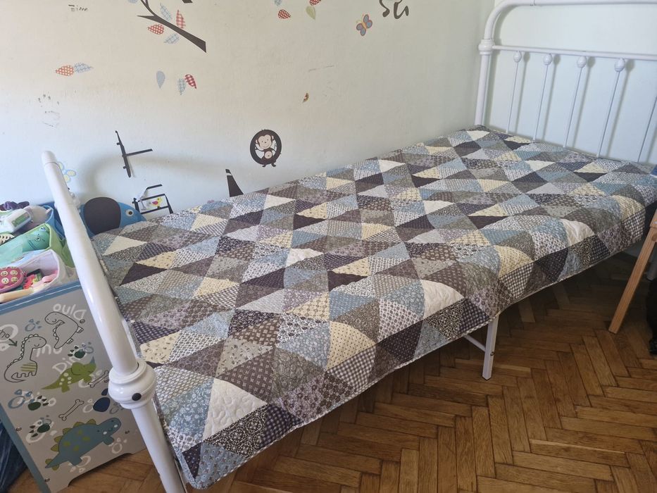 Vând pat copii dimensiuni 200/107 + saltea făcută pe comanda alowe Vera cu grosimea de 15 cm anti alergica