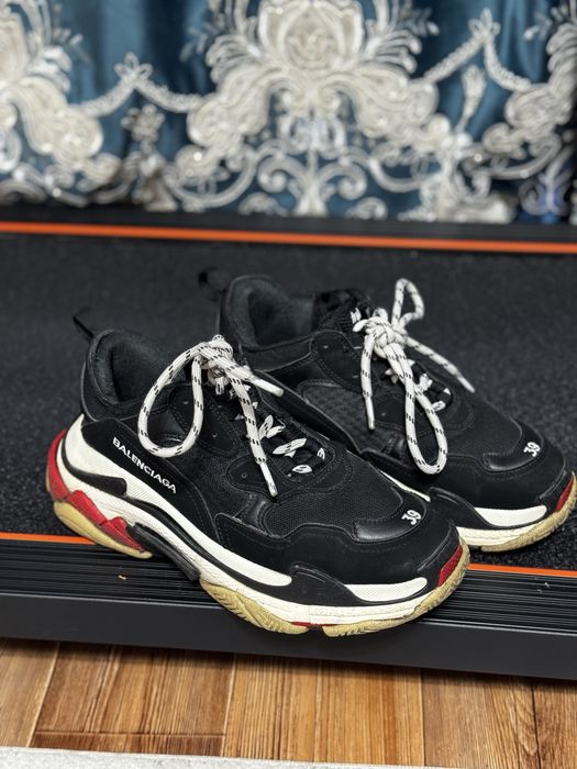 BALENCIAGA TRIPLE S в 39м размере !!!