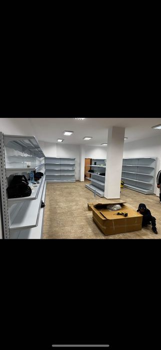 Продавам магазинно оборудване – стелажи, кошове, каса …