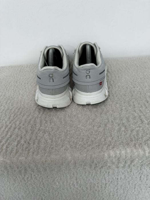 Adidasi On running cloud 6