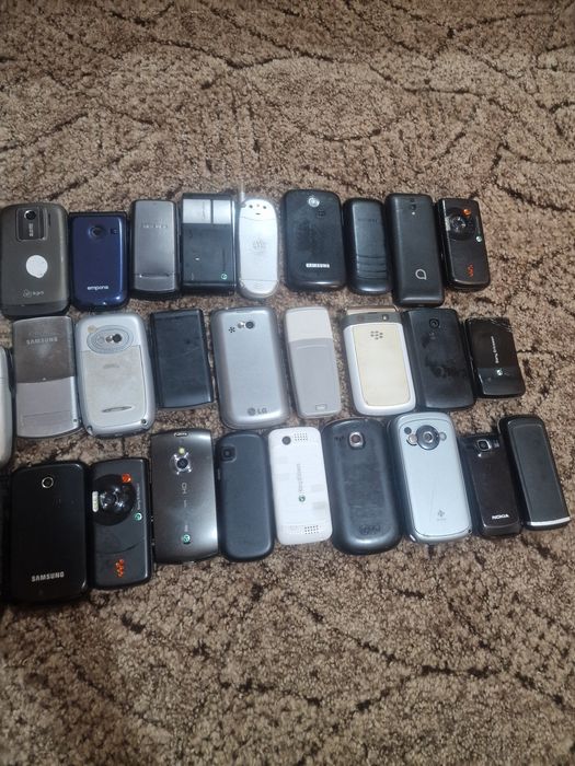 Vand lot telefoane vechi de colectie