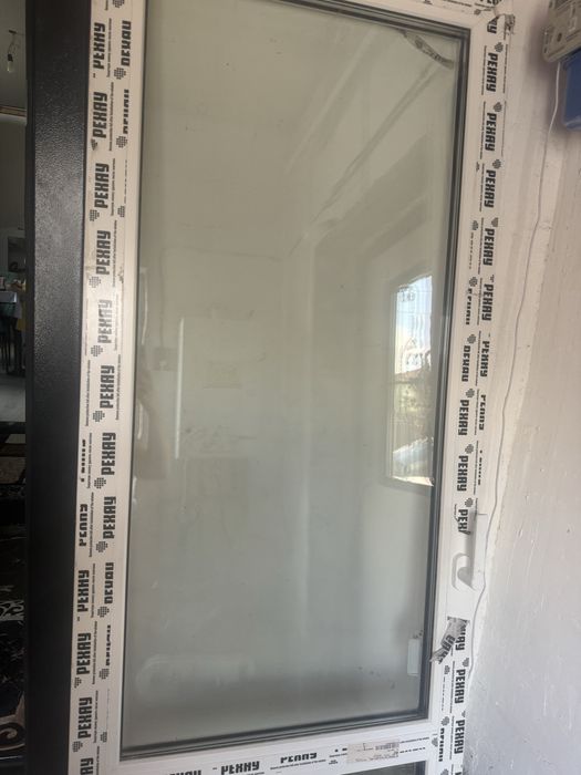 Продам дверь пластиковую