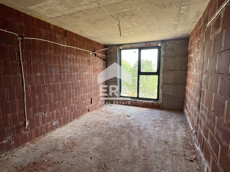 Продава се Тристаен апартамент в София, Горна баня - 111 кв.м за 1225 €/кв.м - Снимка #1