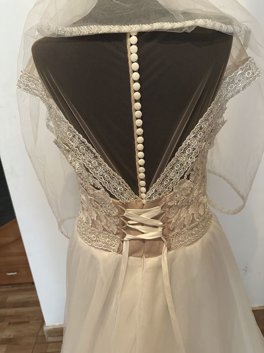 Vand rochie de mireasa