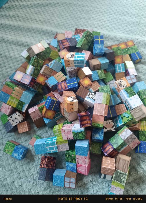 Cuburi magnetice Minecraft