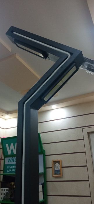 Уличный фонарь. Столб освещения