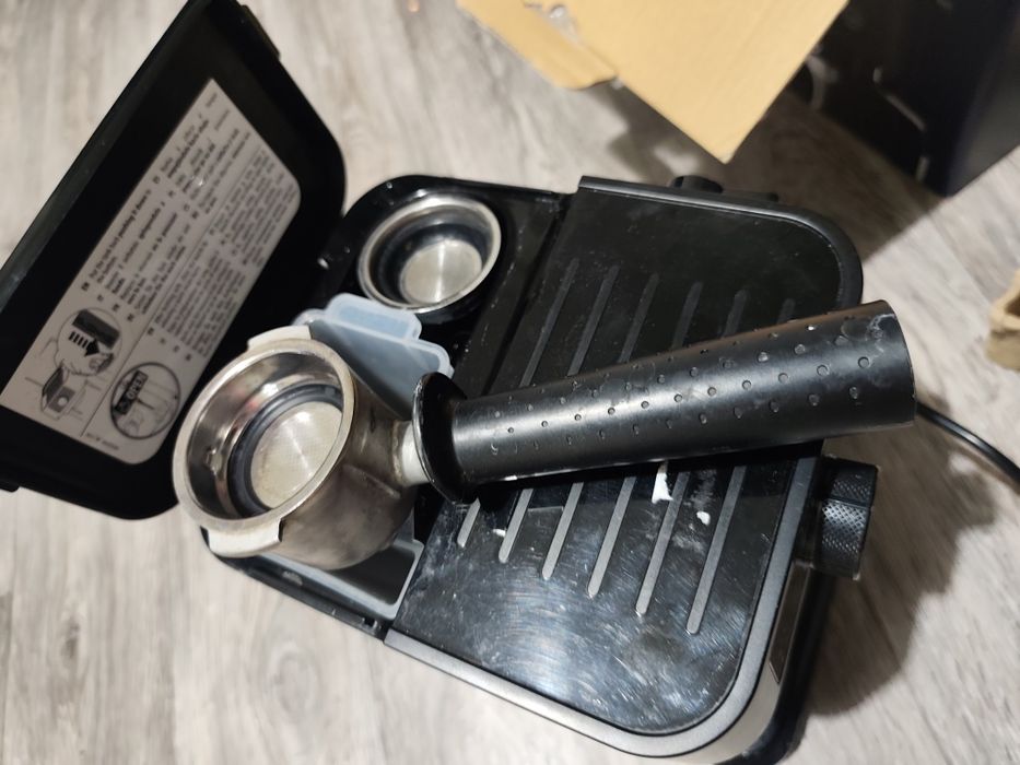 Кафемашина delongi  EC235.BK