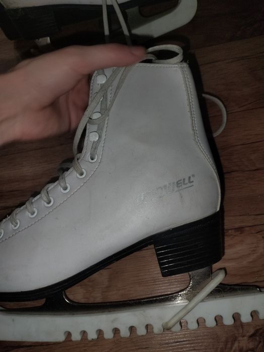 Коньки, белые, 36 разм