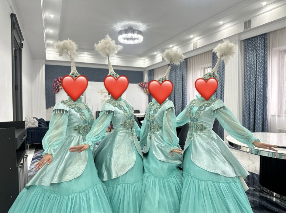 Әдемі би костюмдері сатылымда