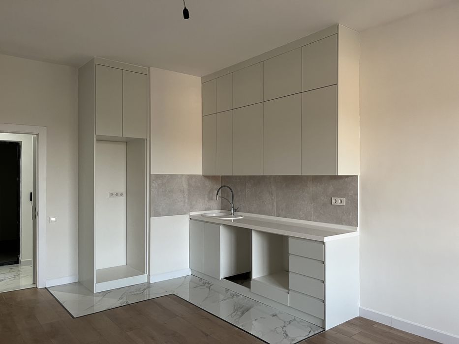 Продам Кухонный гарнитур белый