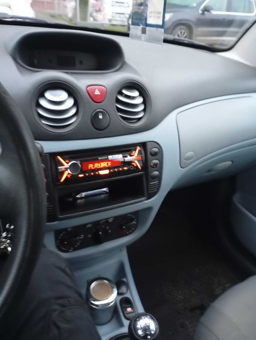 Продавам лек автомобил Ситроен